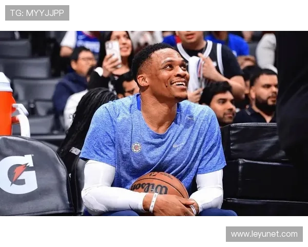 威斯布鲁克挡拆助攻拉升效率明显高于队友，主导球队进攻节奏