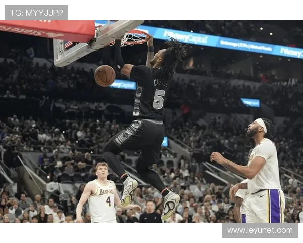 文班亚马挡拆牵制对位内线拉开外线空间超新秀季