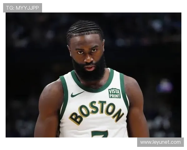 杰伦·布朗突破创造得分机会提升关键时刻表现明显