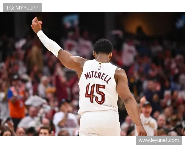 米切尔利用挡拆拉开空间提升季后赛得分效率显著